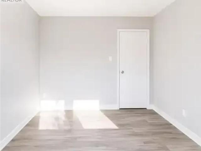 3 Bedroom Townhouse Waterloo ON 102468554