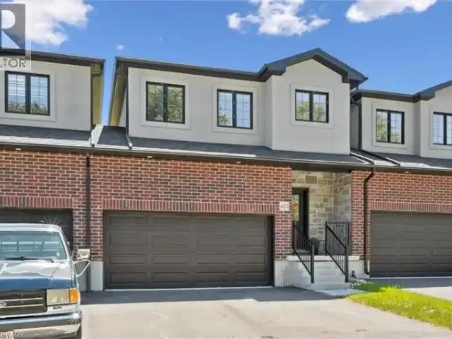 3 Bedroom Townhouse Waterloo ON 103612020
