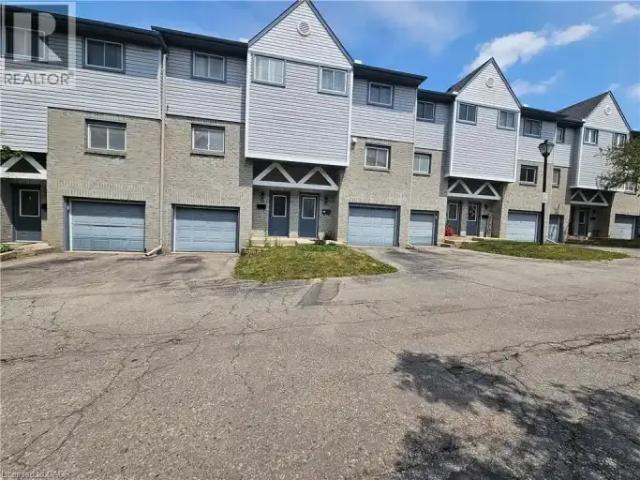 3 Bedroom Townhouse Waterloo ON 104470880
