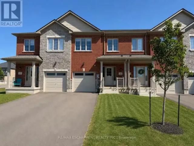 3 Bedroom Townhouse Welland ON 104877008