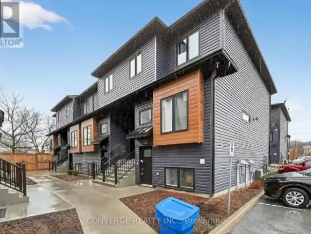 3 Bedroom Townhouse Welland ON 101090426