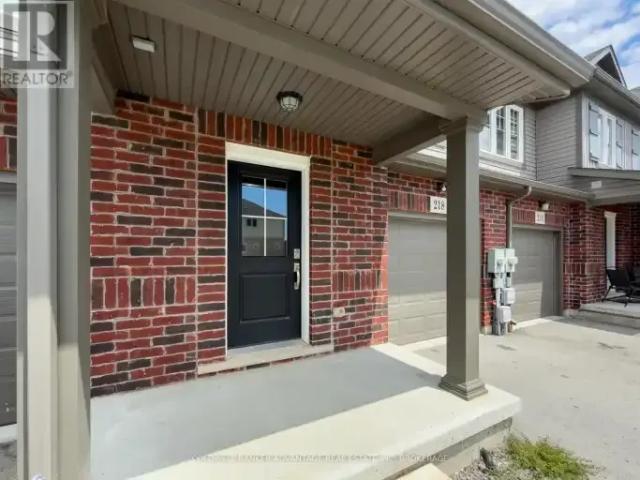 3 Bedroom Townhouse Welland ON 103355456