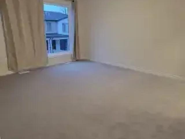 3 Bedroom Townhouse Welland ON LS103091760