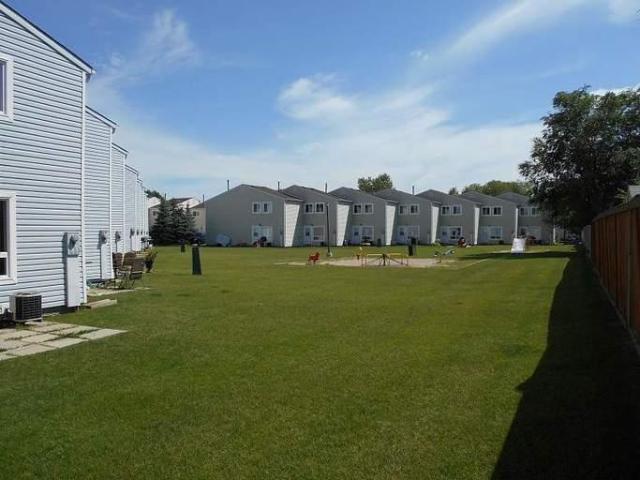 3 Bedroom Townhouse Winnipeg MB 96587111