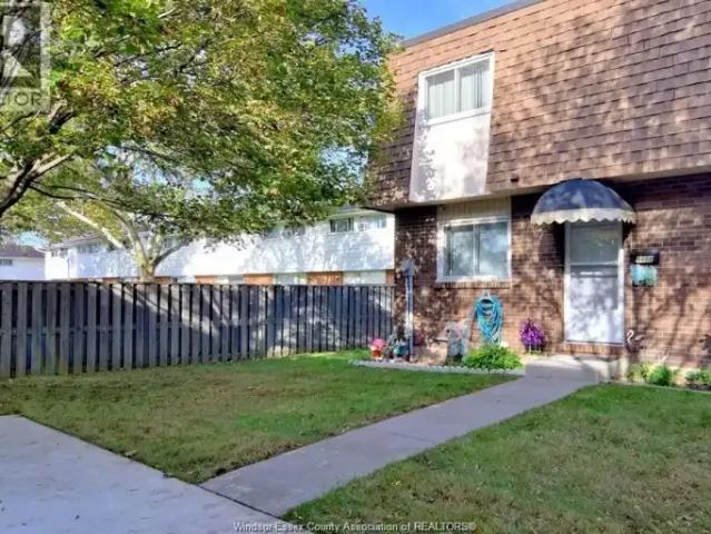 3 Bedroom Townhouse Windsor ON 104895164