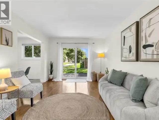 3 Bedroom Townhouse Windsor ON LS102847498