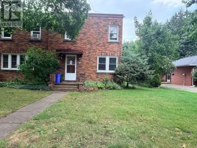 3 Bedroom Townhouse Woodstock ON 104876992