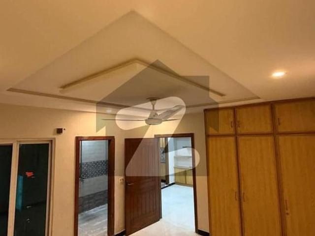 3 bedroom unfurnished apartment available for rent in E11 E 11/4