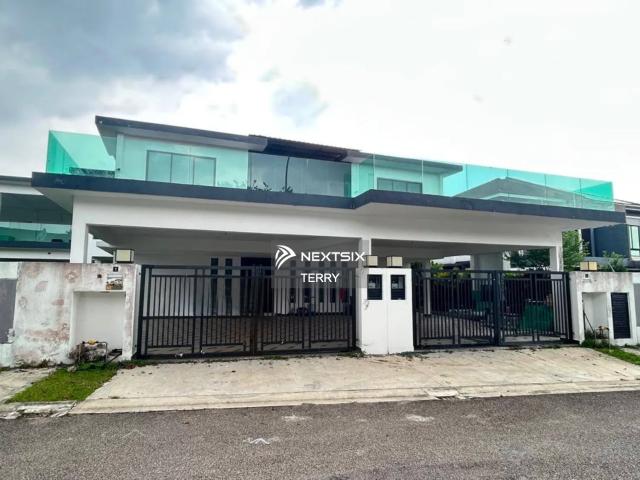 3 bedroom unit available in October