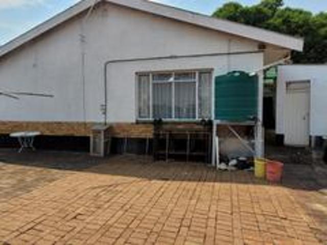 3 bedroomroom on the market in alber.
