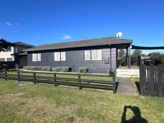 3 Bedrooms/1 Bathroom Plus single garage