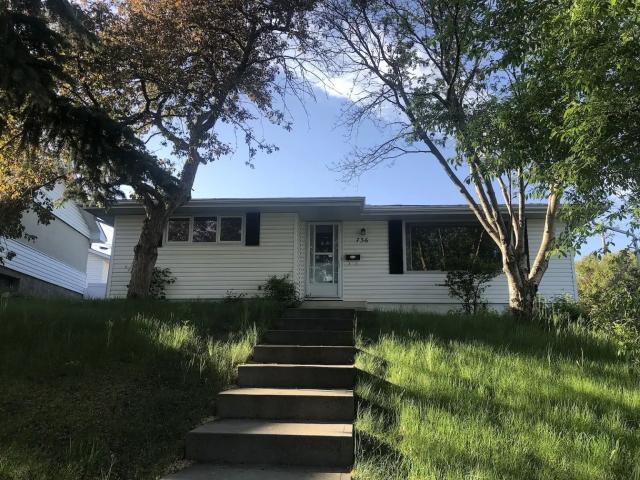 3 BEDROOMS MAIN FLOOR EXCELLENT LOCATION IN SOUTHWOOD
