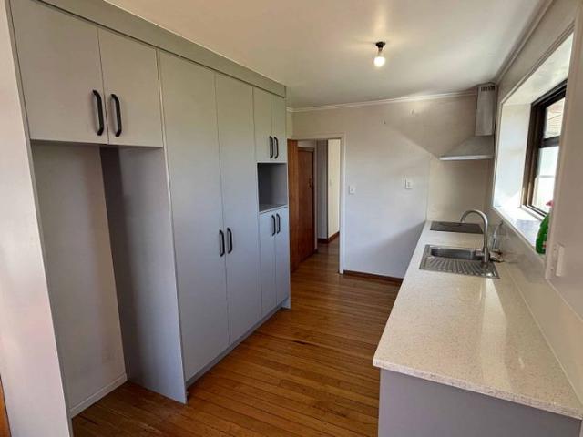 3 bedrooms, Mount Roskill