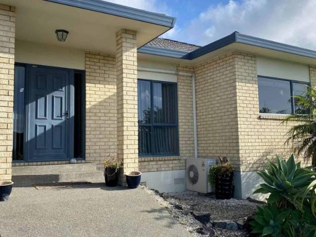 3 Bedrooms Orewa Short Term Tenancy