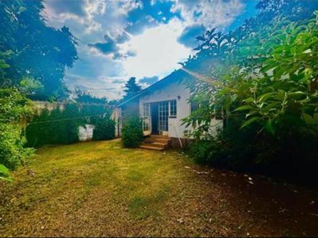 3 bedrooms alone standing family hom.
