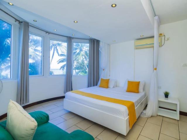 3 Bedrooms all ensuite apartment on the 1 st row beach Bamburi BEACH ️️️
