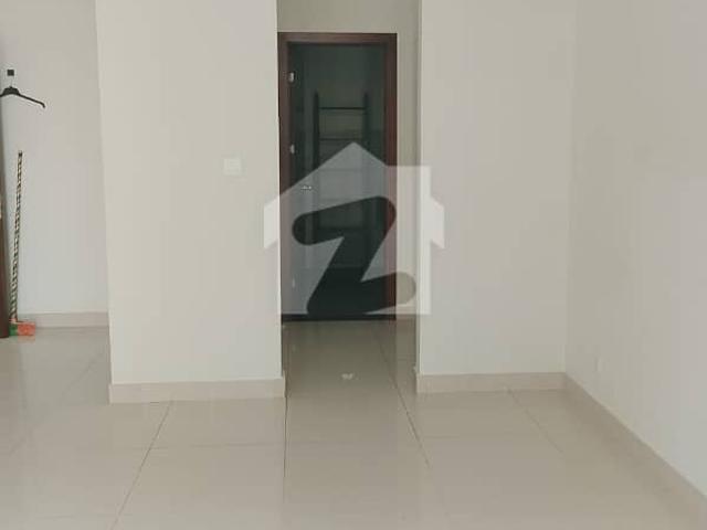 3 Bedrooms Apartment Available For Rent