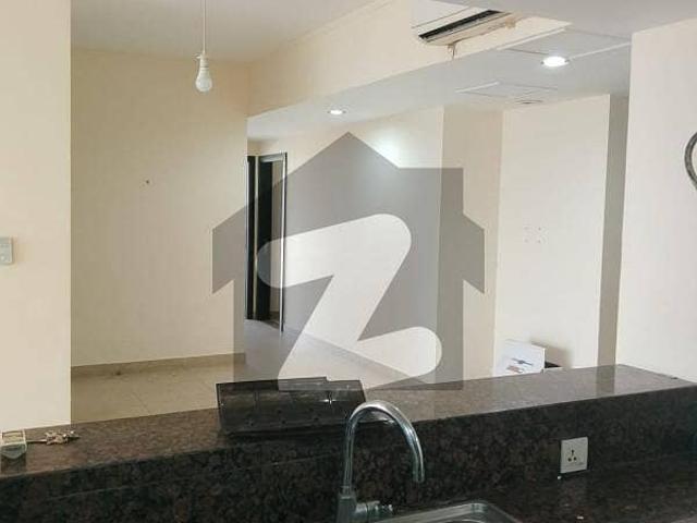 3 Bedrooms Apartment Available For Sale