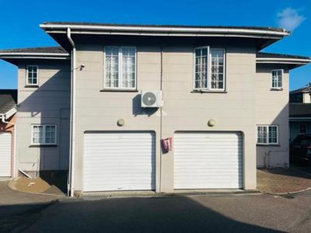 3 bedrooms duplex/complex on the mar.