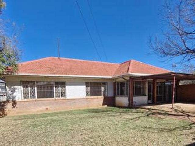 3 bedrooms, endless potential & outb.