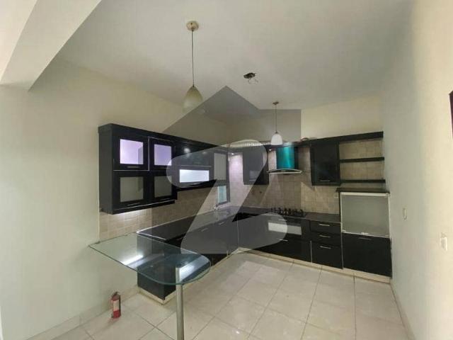 3 Bedrooms Full Floor Flat With Lift