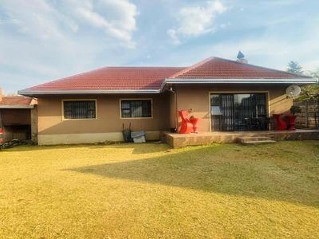 3 bedrooms family home available to.