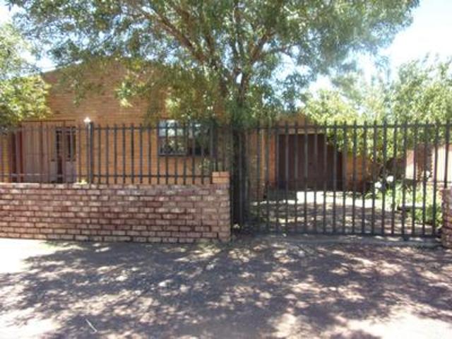 3 bedrooms for rent at victoria park