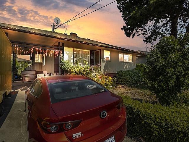 3 Bedrooms For Rent