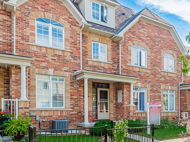 3 Bedrooms Garden/rossland Central Whitby
