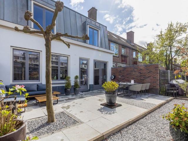 3 bedrooms Huurwoning Surface Area: 180m2