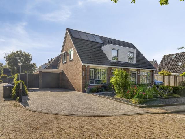 3 bedrooms Huurwoning Surface Area: 115m2