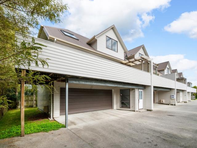 3 Bedrooms Hospital Location!