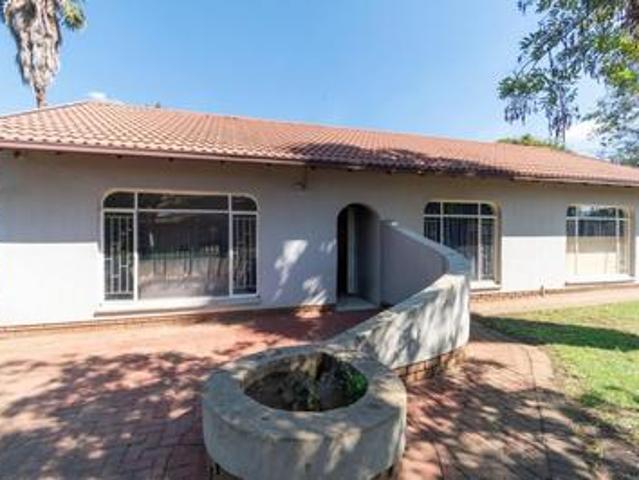 3 bedrooms house on the market in fa.