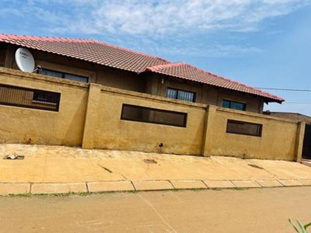 3 bedrooms house on the market orang.