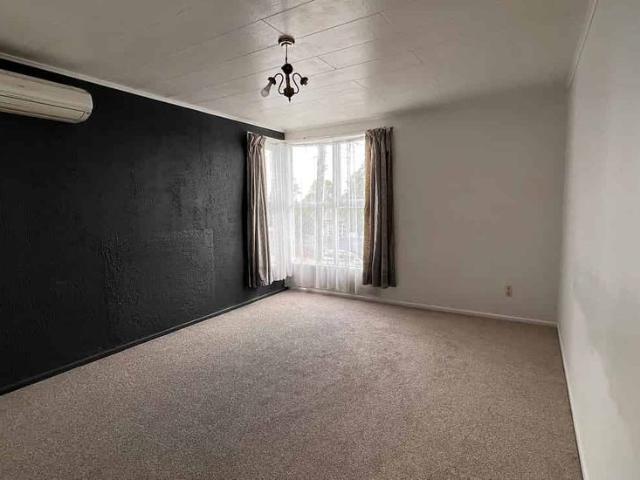 3 bedrooms house for rent Mt Albert