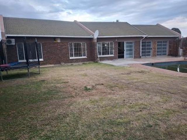 3 bedrooms house for rent in waldrif.