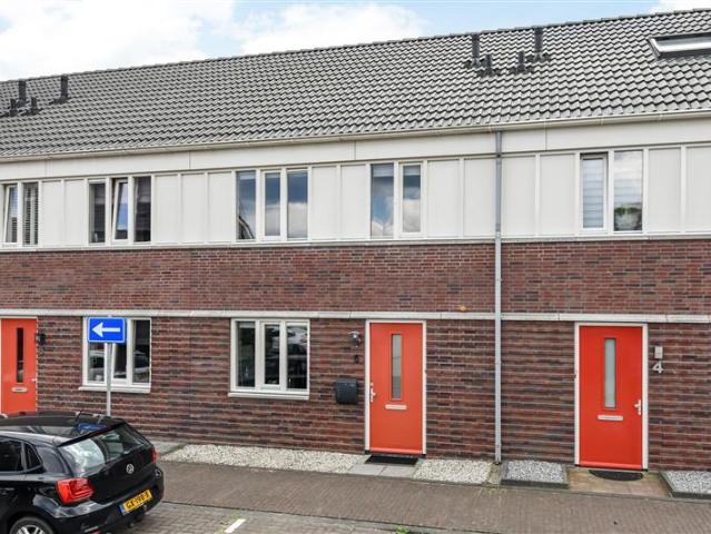 3 bedrooms House Surface Area: 107m2 Unfurnished