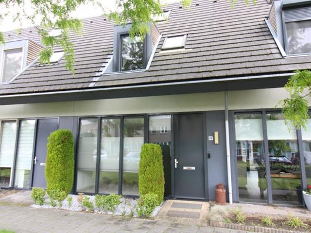 3 bedrooms House Surface Area: 112m2 Unfurnished