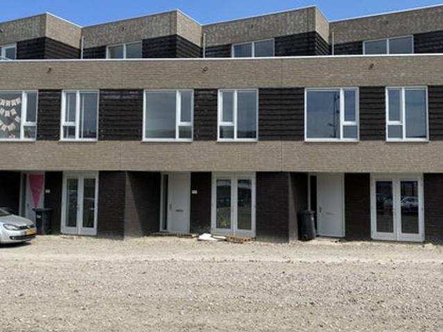 3 bedrooms House Surface Area: 130m2 Unfurnished