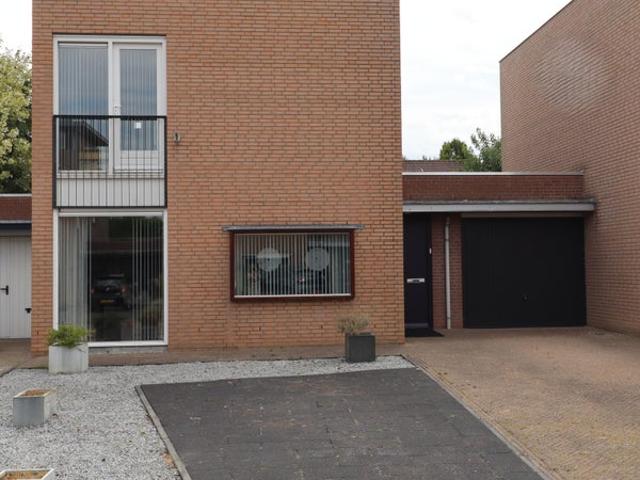 3 bedrooms House Surface Area: 143m2 Furnished