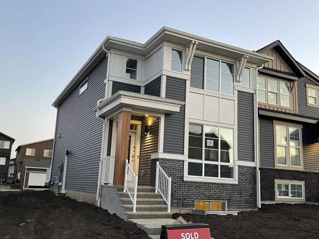 3 Bedrooms House with Flex room & Bonus Room