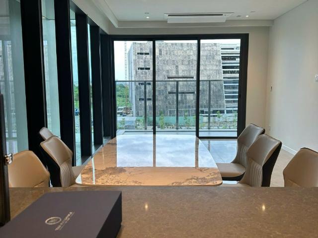 3 BEDROOMS IN OPERA THU THIEM