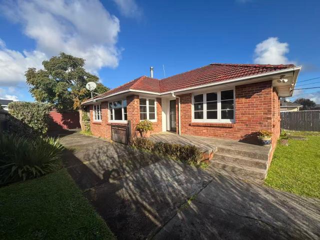 3 bedrooms in Te Atatu Peninsula