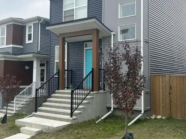 3 Bedrooms Laned Home for Rent – Rockland Park, NW Calgary