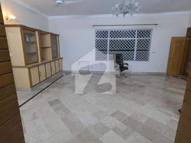 3 Bedrooms Portion At G 11 Size: 12 Marla