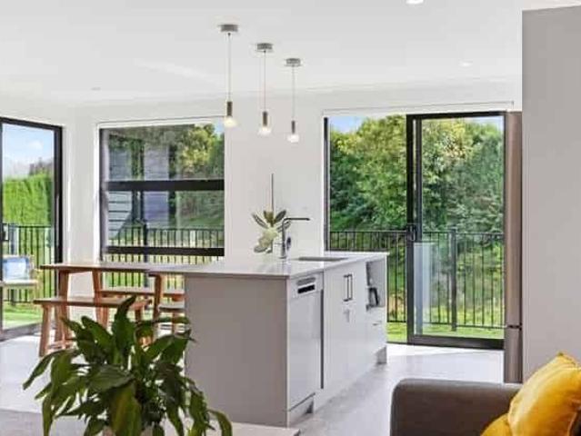 3 BEDROOMS TE PUKE