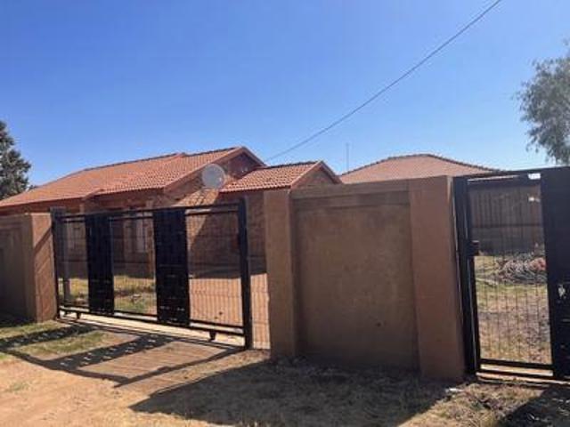 3 bedrooms to rent in mmabatho unit 15