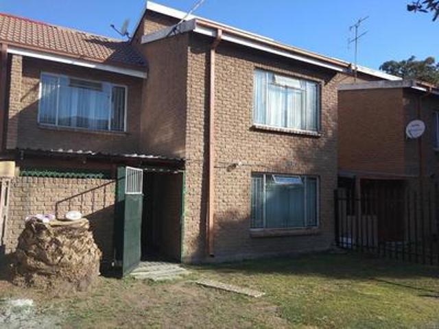 3 bedrooms townhouse on the market i.
