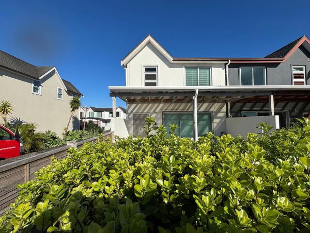 3 Bedrooms, West Harbour