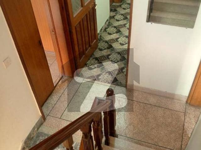 3 bedrooms with 2 bath available for rent in mehran block allama iqbal town
